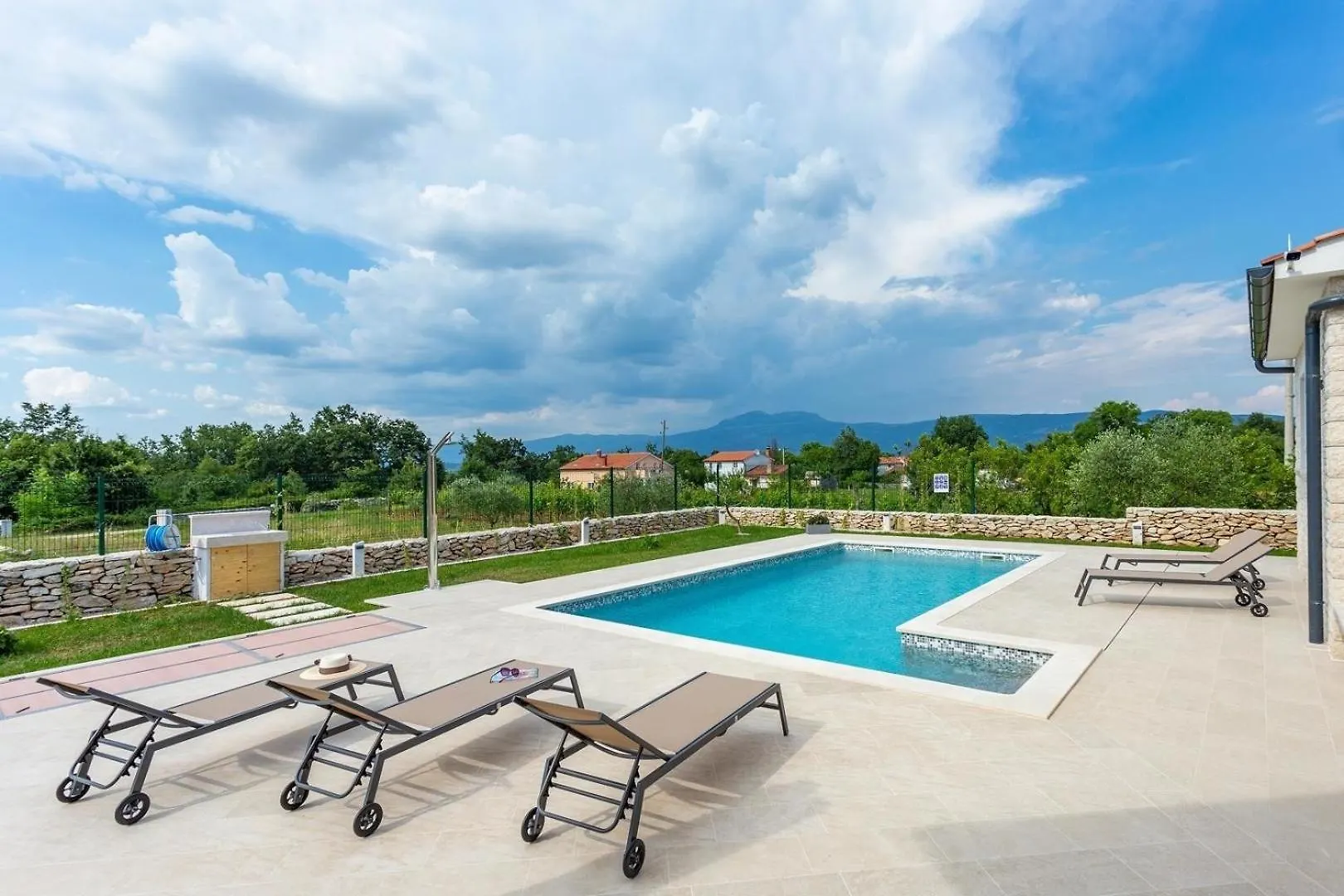 Ferienhaus Mit Privatpool Fuer 8 Personen Ca 200 Qm In Sumber, Istrien Binnenland Von Istrien Holiday home