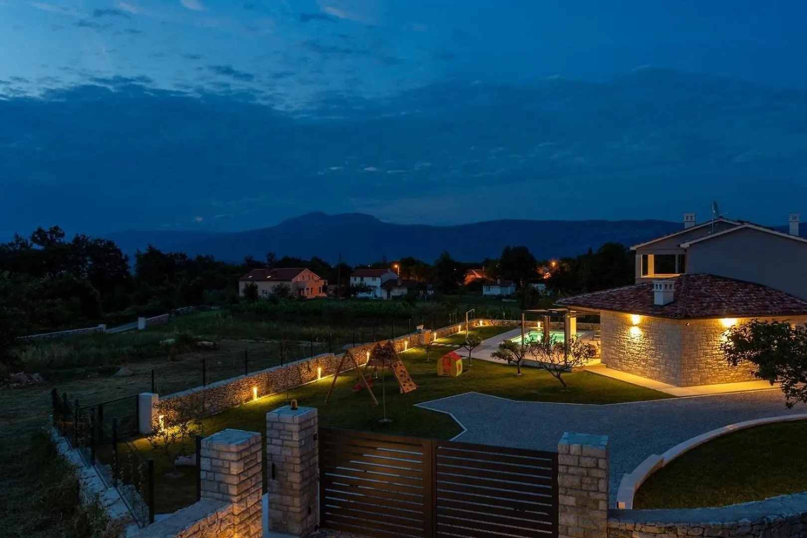 Ferienhaus Mit Privatpool Fuer 8 Personen Ca 200 Qm In Sumber, Istrien Binnenland Von Istrien Šumber